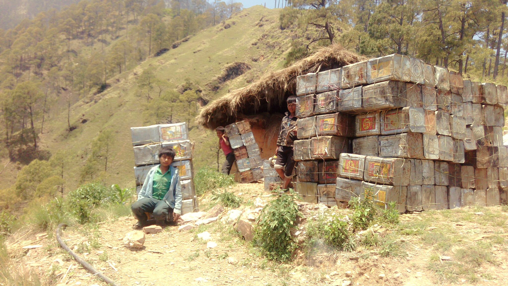 वाकस वोकी पढाई खर्च जुटाउदै दलित विद्यार्थी