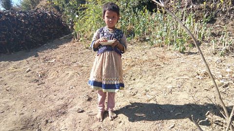 विरामी वावुको सेहार गदै ५ वर्षीय कमला