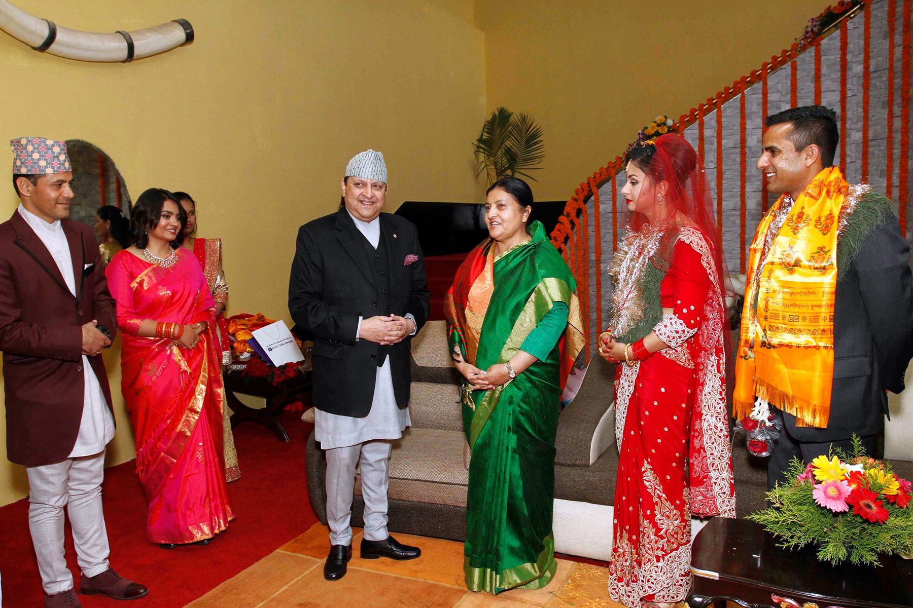 कमरेड पहिलापहिला पाउमा दाम चढाउने रु शीतलनिवासमा राजा भेट्दा त्यसै लजाउने