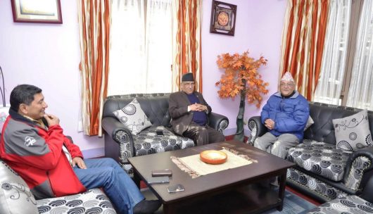 सँगै खाना खाएपछि प्रचण्ड र ओलीबीच कुरा मिल्यो स् खाना खुवाउने श्रेष्ठ भारत उडे