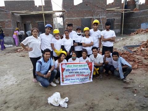 पश्चिम नेपाल कला मञ्च द्वारा धुर्मुस सुन्तली एकीकृत नमुना मुसहर बस्तीमा श्रमदान