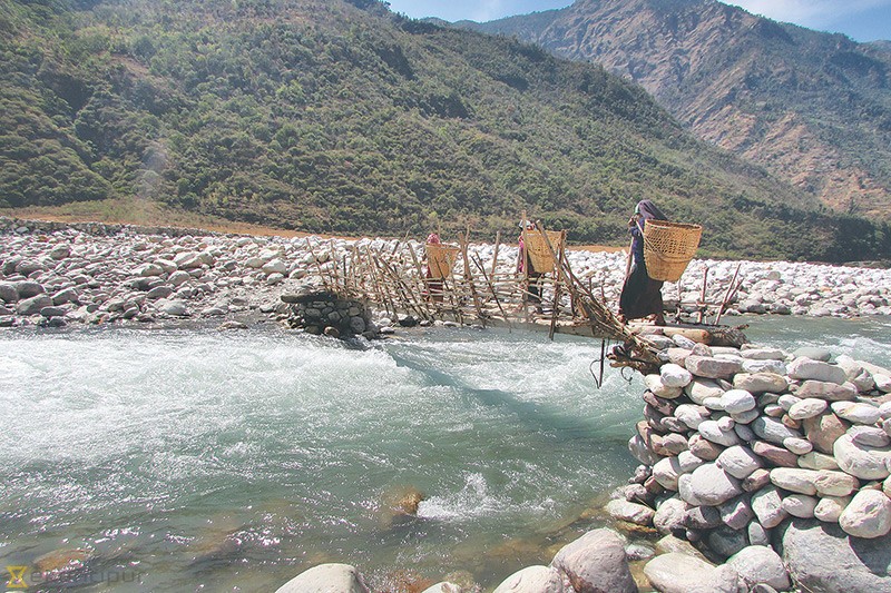 भगवान् भरोसामा सर्वसाधारणको दैनिकी हरेक पटक साँघु तर्दा ‘भगवान् मलाई बचाऊ’ भन्नुको विकल्प छैन