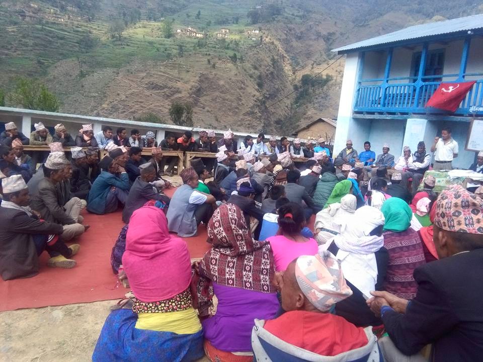 जाजरकोटको लिम्सामा निर्वाचन आचारसंहिताको धज्जी उडाउँदै नेकपा एमालेले गर्यो विद्यालयमा कार्यक्रम फोटो फिचर ।  वीरेन्द्र एश्वर्य उच्च मावि लिम्सामा ।