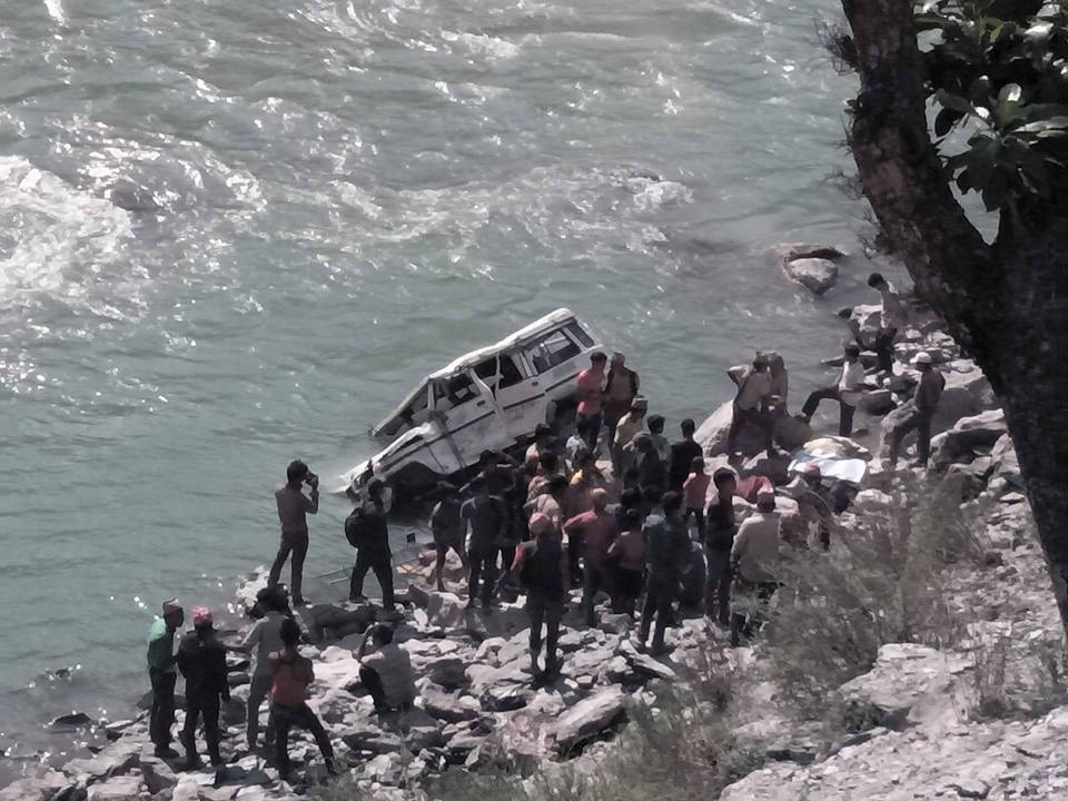 यातायात व्यावसायिको जवजस्तीले अधिकांश दुर्घटना
