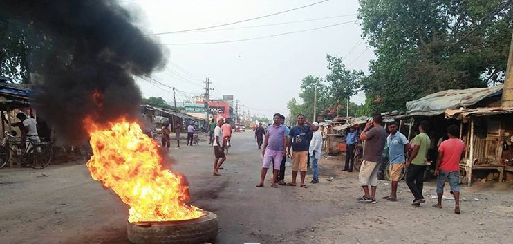 राजपाका कार्यकर्ता बिहानैदेखि प्रदर्शनमा