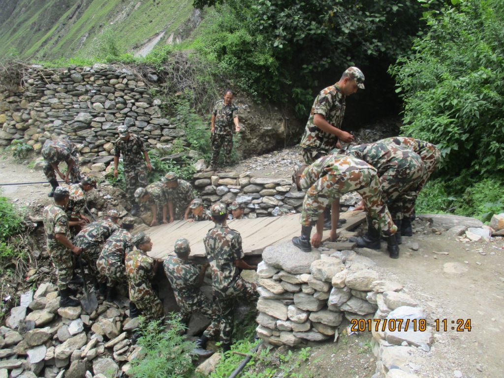 डोल्पामा सामाजिक कार्यगर्न अहोरात्र खट्दै सेना,यसरी गर्दैछ बिपत् व्यबस्थापन !(फोटोफिचर)