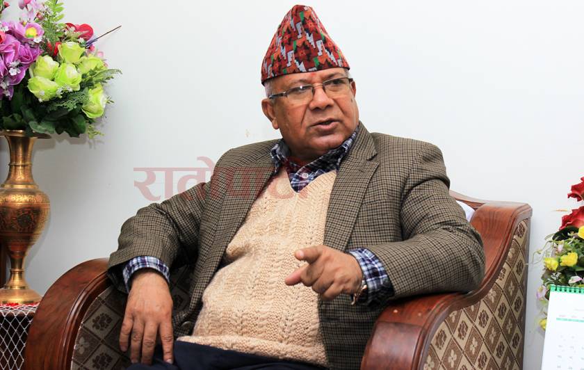 माधव नेपालको खुलासा : प्रचण्डले ११ पटक फोन गरेर माफी मागे