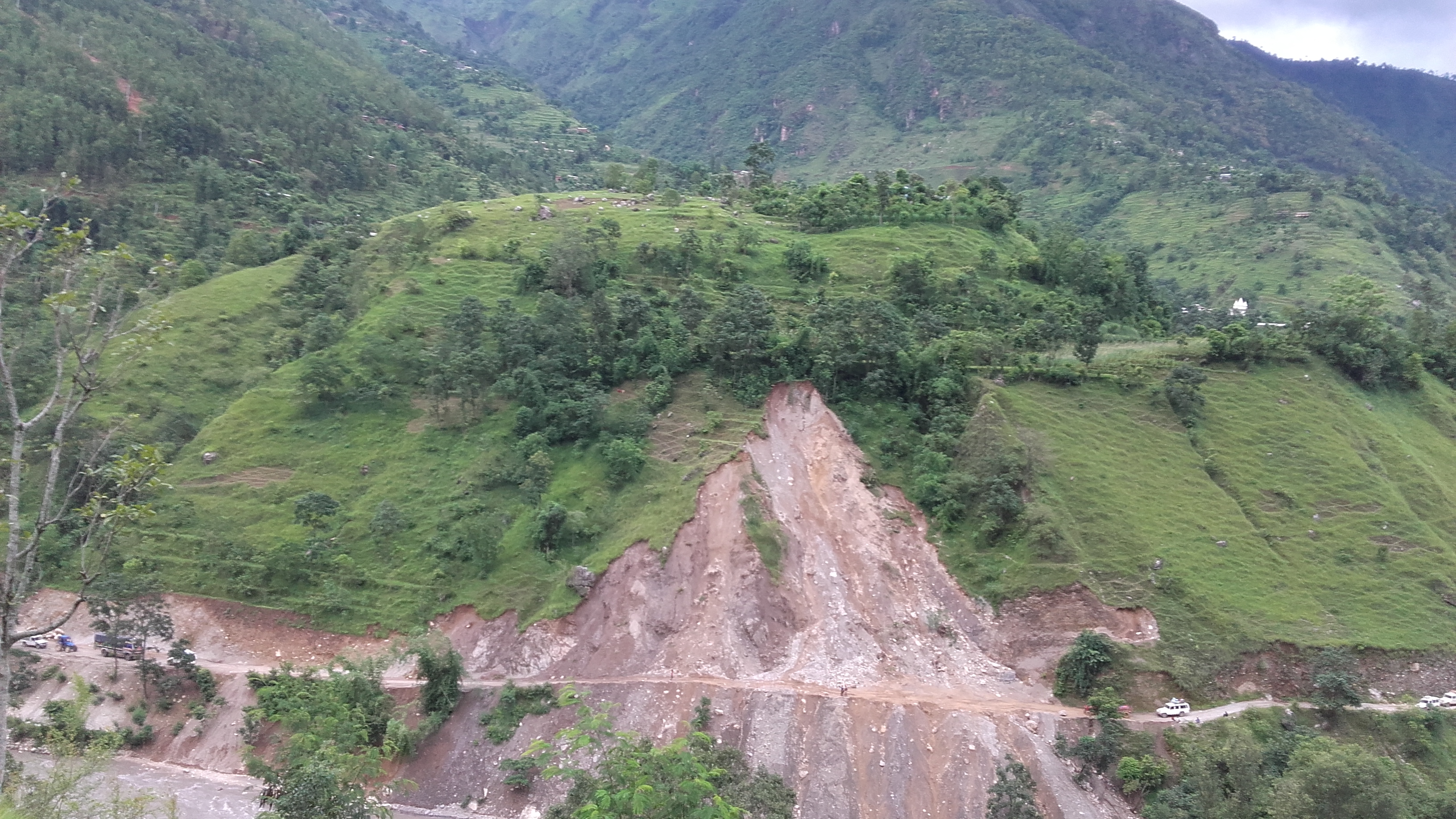 बाढी र पहिरोबाट एक सातामा १५ को मृत्यु, ७ बेपत्ता