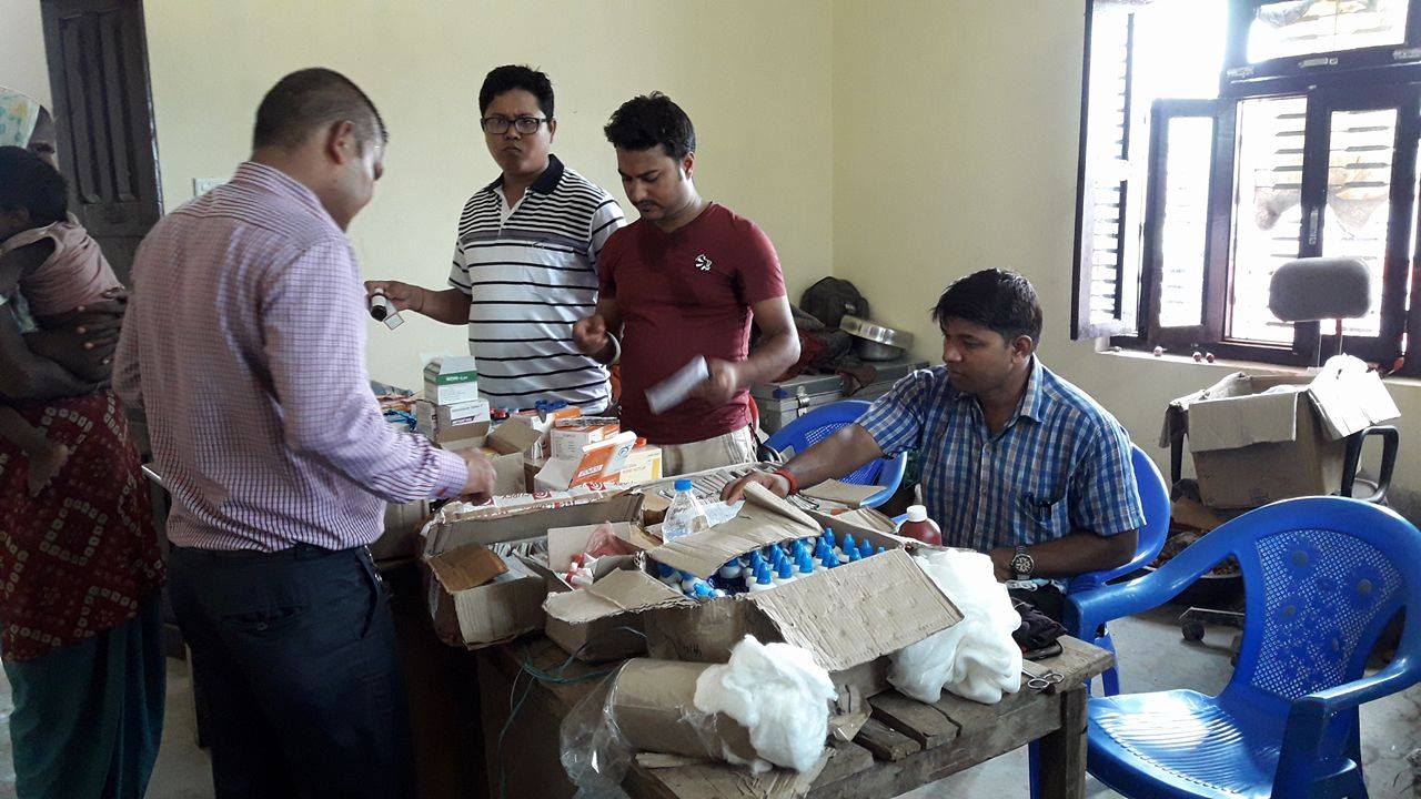 होलिया र खटनपुरमा राहत र निशुल्क स्वास्थ सिबिर