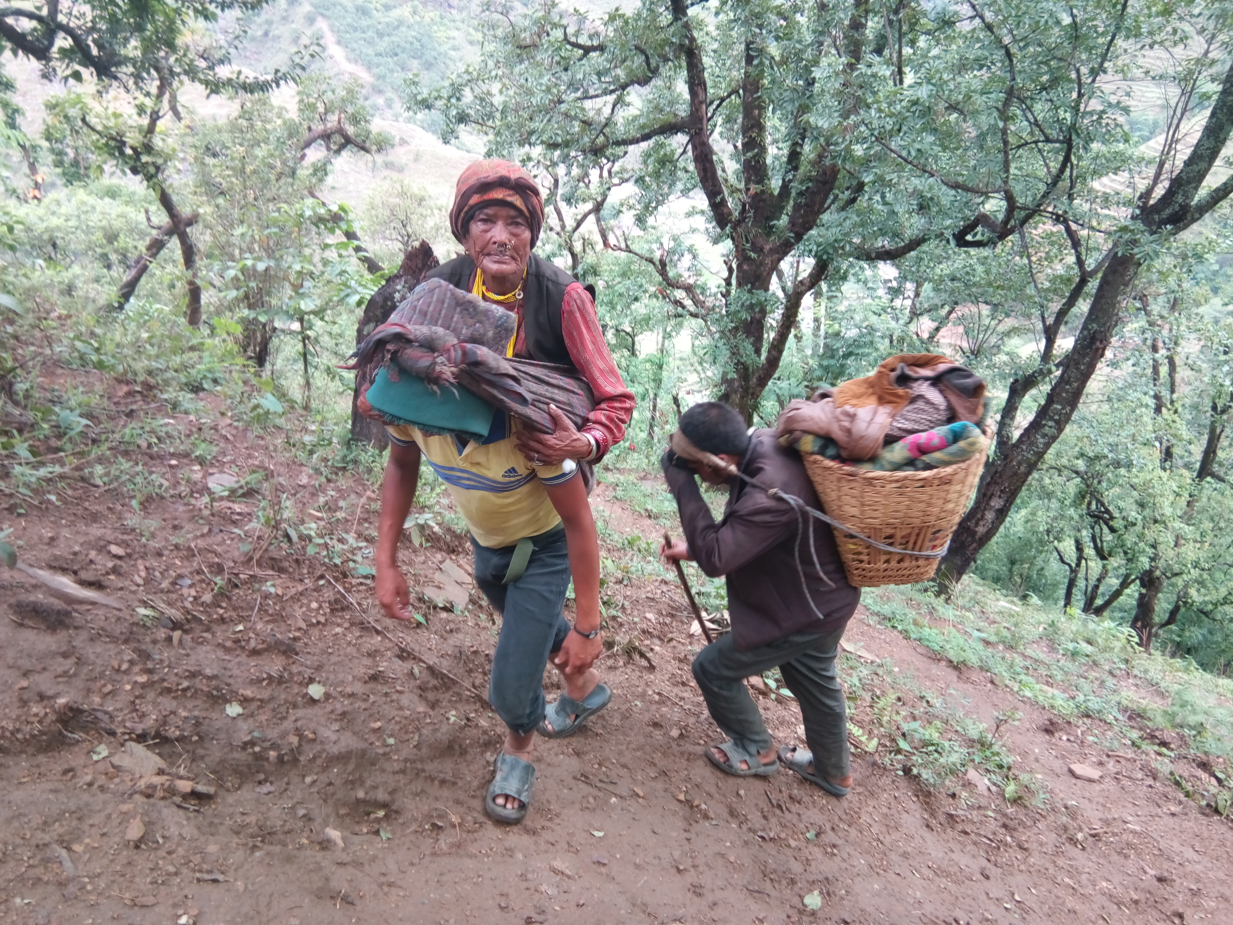 जाजरकोटमा भाइरल महामारी, स्वास्थ्य संस्थामा उपचार गर्न न ठाउँ छ, न अाैषधी !