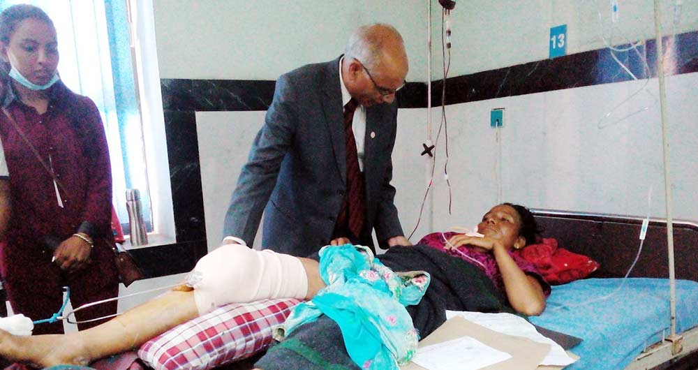 चिकित्सकबीचको मोबाइल वार्ताले ज्यान जोगियो