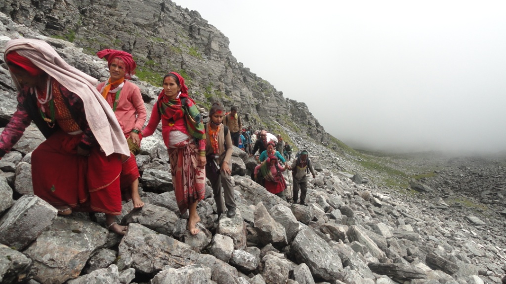 डोल्पामा साउन पुर्णिमाको रौनकःतीर्थयात्रा गर्नेको घुइँचो,बाटाघाटाहरु रङ्गिए,जताततै शंख,घण्ट र बाजागाजा सहित जयजयकारको ध्वनी