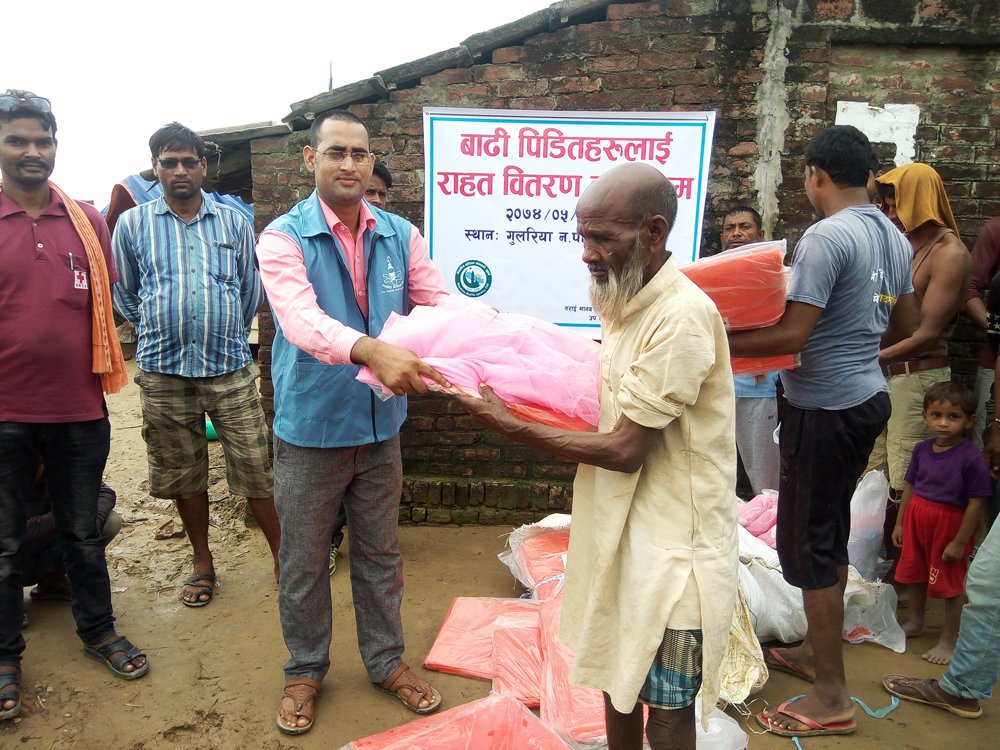 यूएई सोसाईटीको सहयोगमा बर्दियामा थर्ड एलायन्सद्धारा त्रिपाल र झुल वितरण