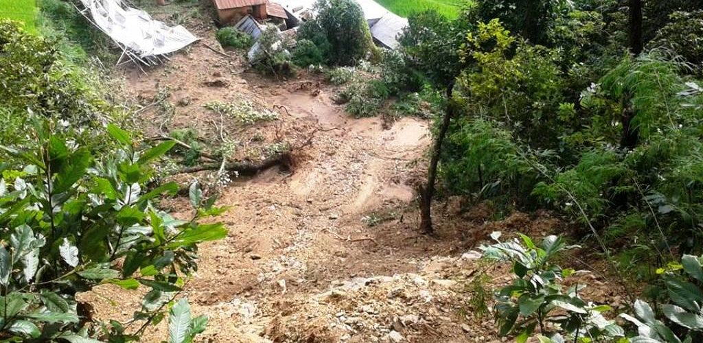 गुर्भाकाेटमा पहिरोले घर बगायाे, एकै परिवारका तीनको मृत्यु