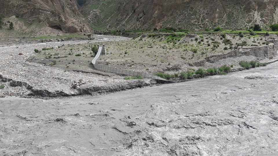 खोला सुस्ताय मात्र गाडी पुग्छन्