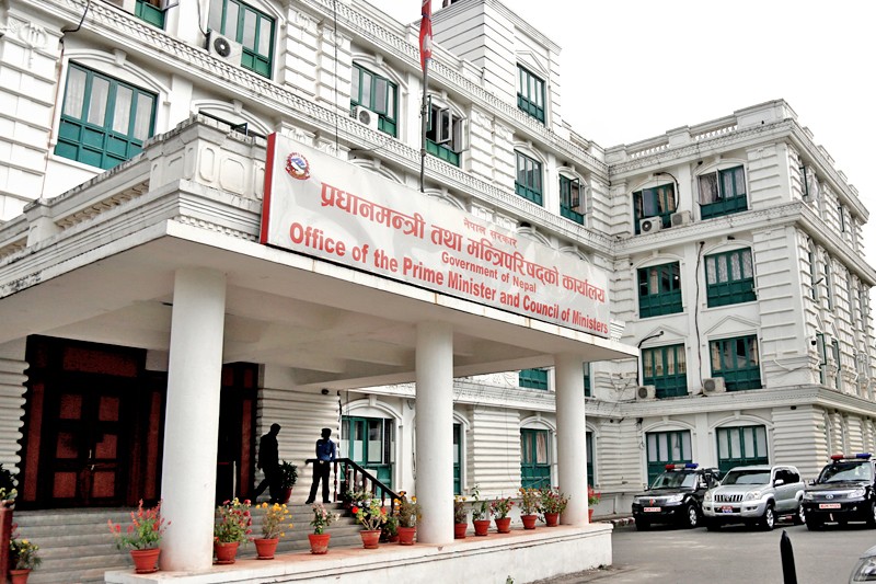 सामान्य प्रशासनमन्त्री र सचिवबीच द्धन्द्ध– सचिव सापकोटा हटाईए, बराललाई सामान्यको जिम्मेवारी