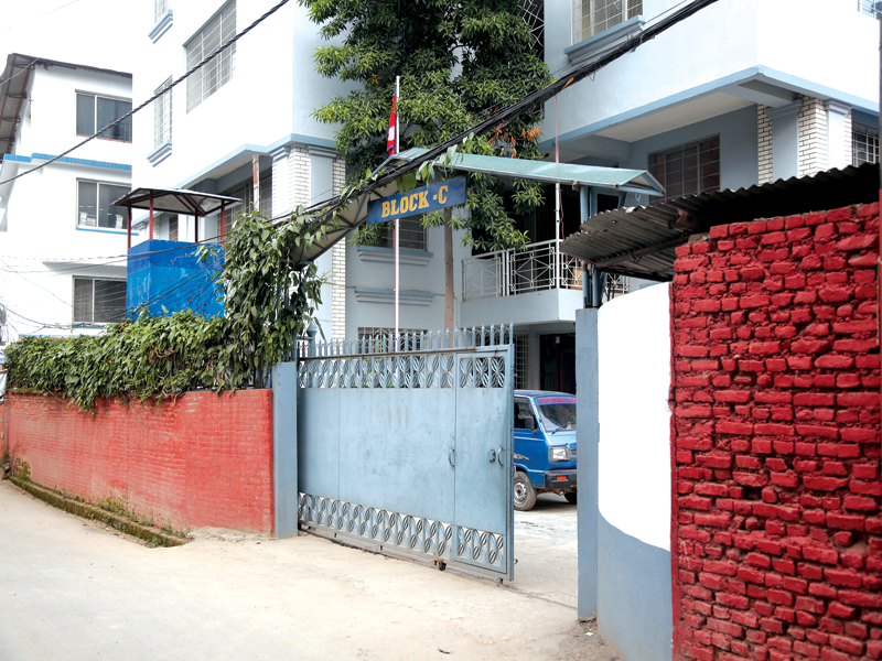 राज्यमन्त्रीको बास स्कुलमा
