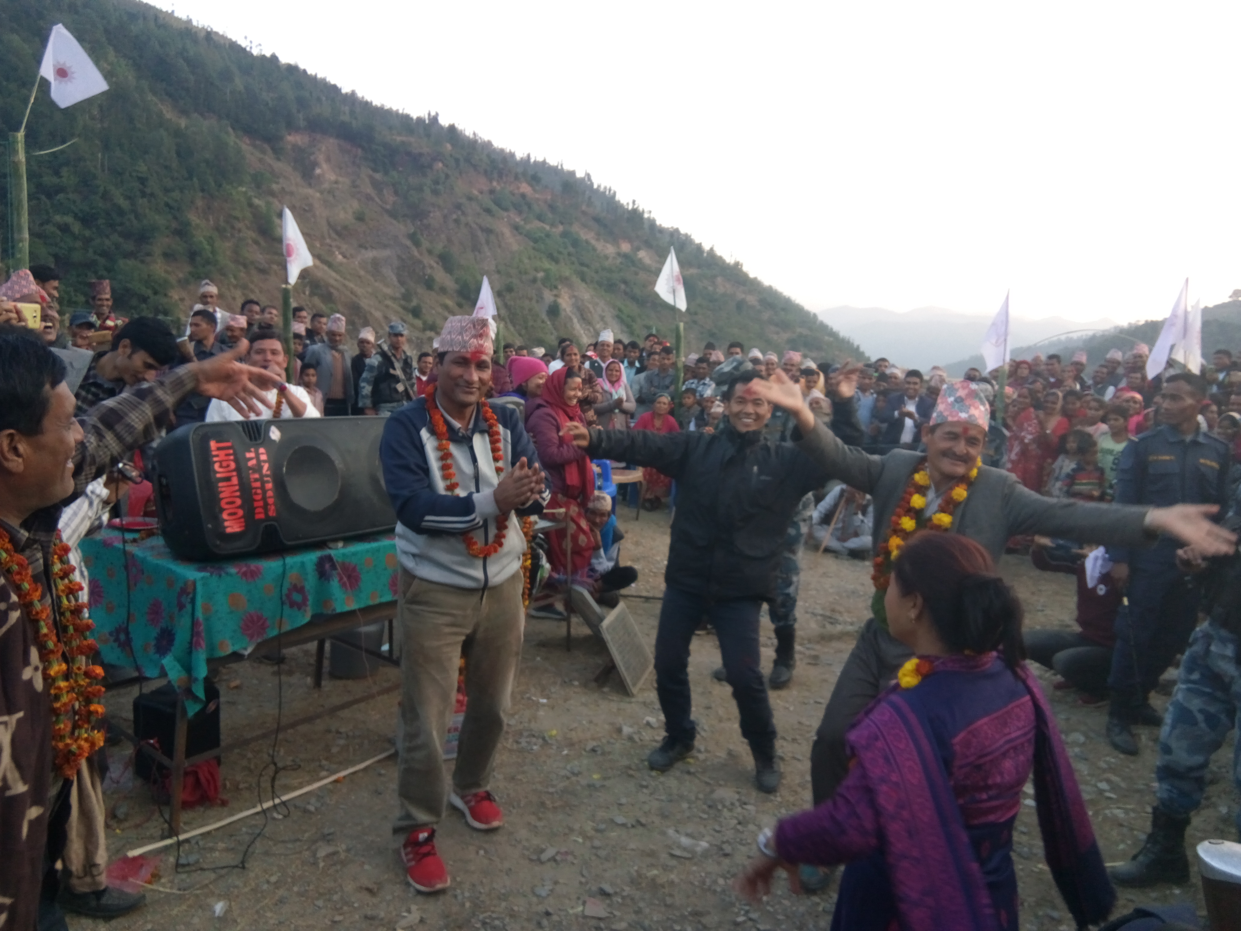 कलाकारले मागे वामगठवन्धलाई भोट