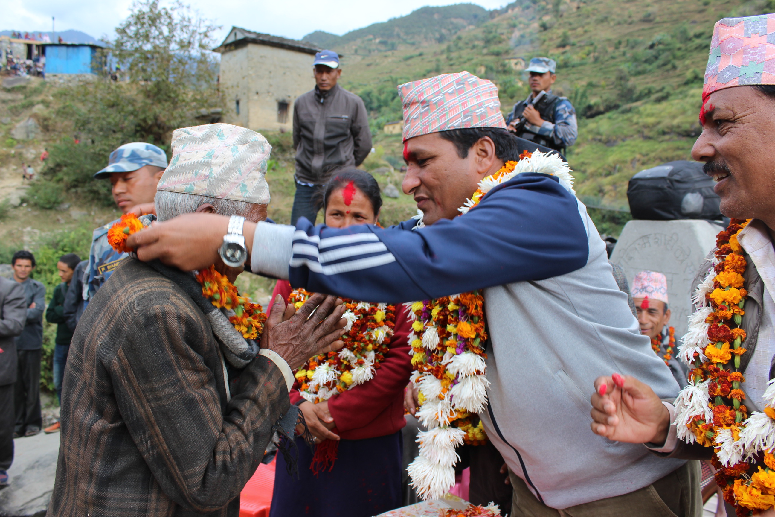एक दर्जनले गरे वाम एकतामा प्रवेश