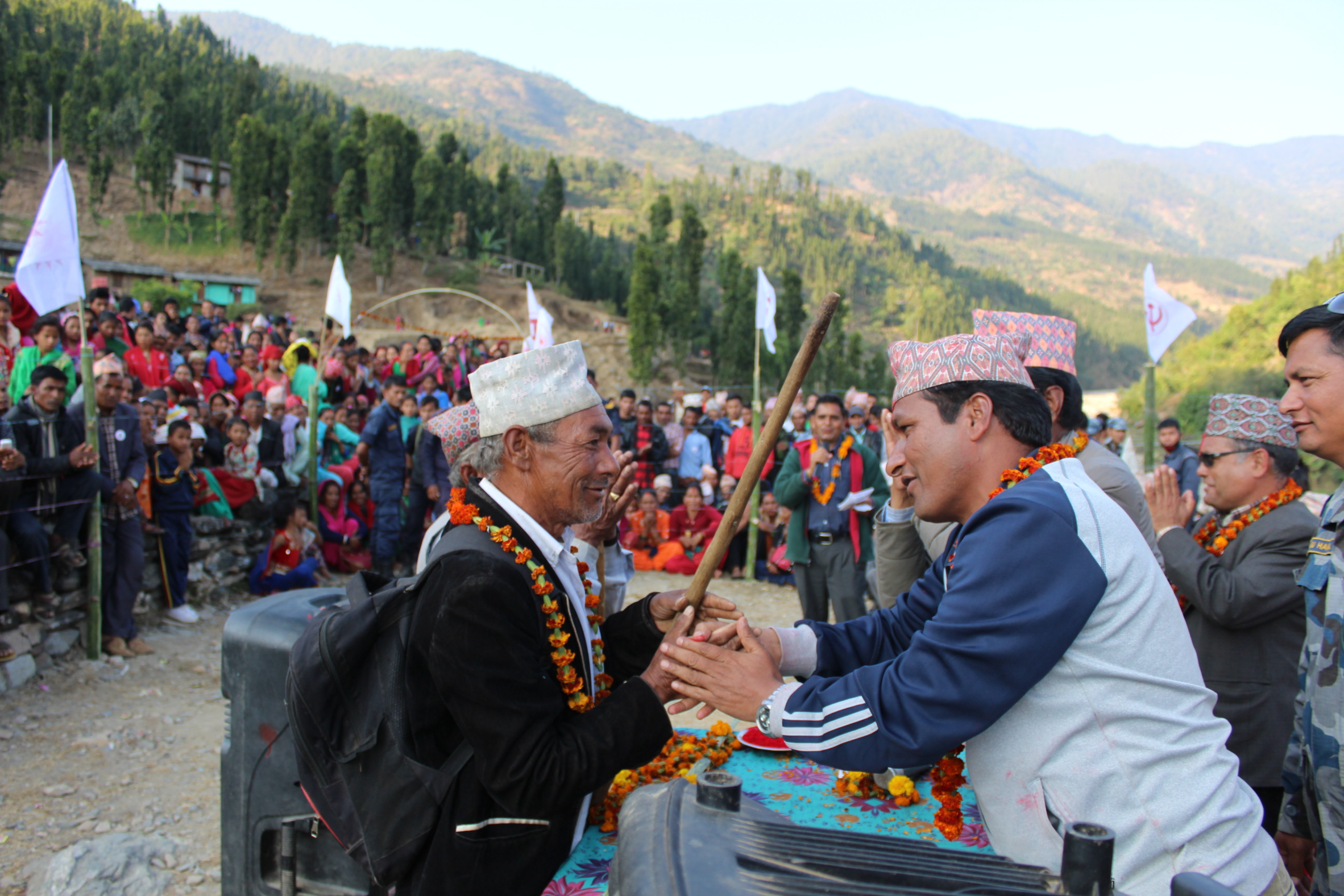 तरुण दलका जिल्ला सदस्यसहित ८2 जना वाम गठबन्धनमा प्रवेश