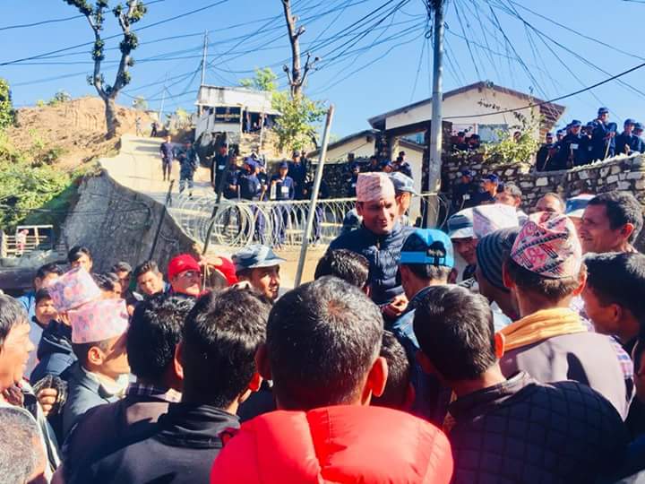 जाजरकोटमा फराकिलो मतान्तरमा शक्ति बस्नेत,जहाँ बिजयीको पर्खाइमा रहेका जनताको बिचमा यस्तो देखिए(फोटो सहित)