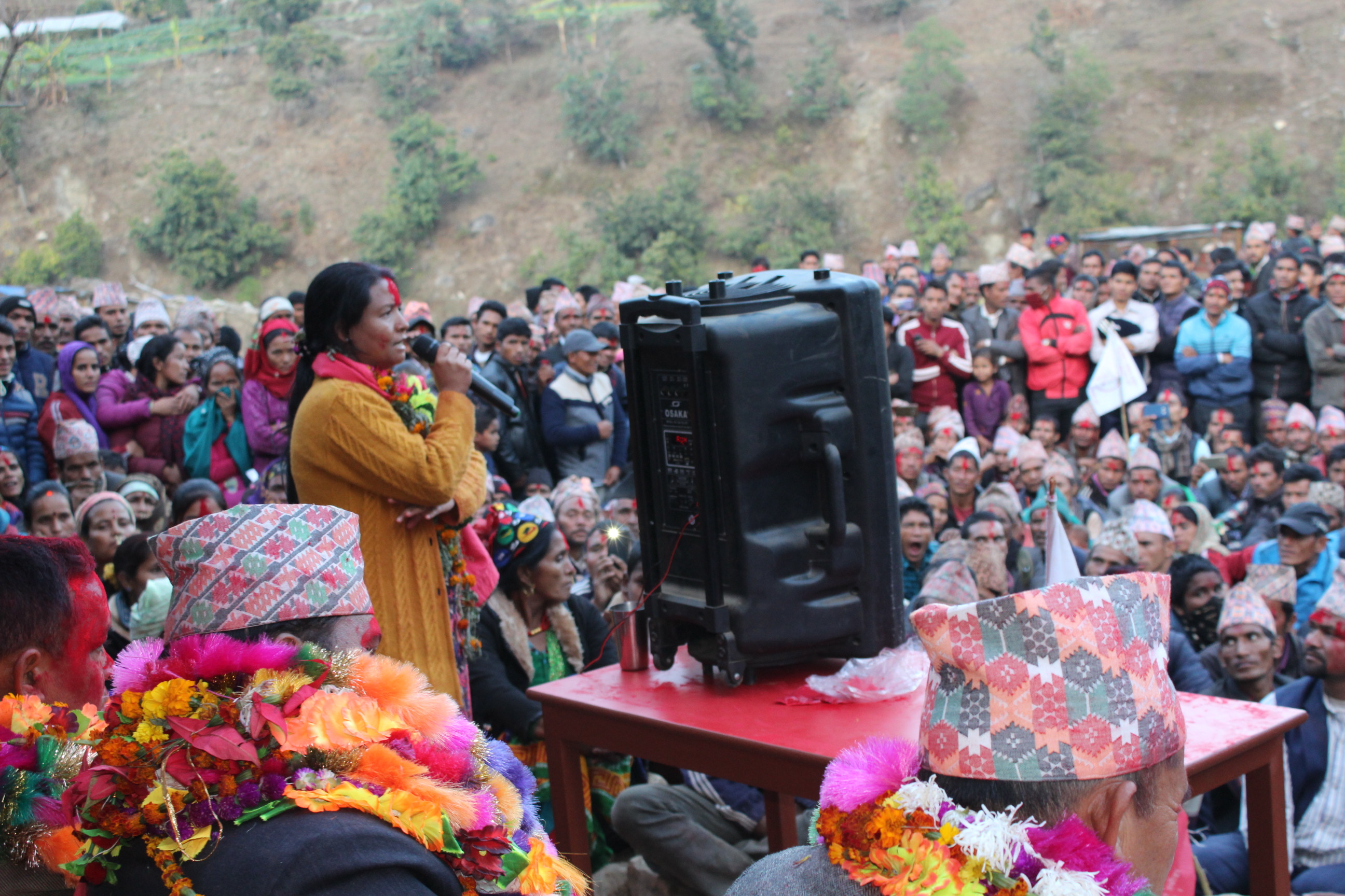 वामपन्थी गठवन्धन का विजयी सांसदहरु जनतालाई धन्यवाद दिन यसरी पुगे गाउँ (फाेटाे फिचर