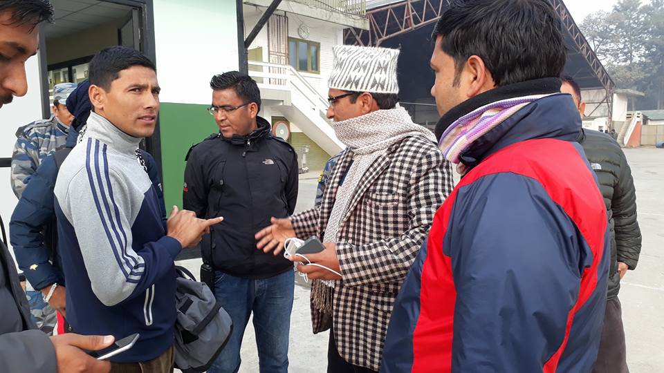 औषधी र डाक्टर सहित पुर्वगृहमन्त्री  वस्नेत  भाईरल प्रभावित क्षेत्र जाजरकोटमा