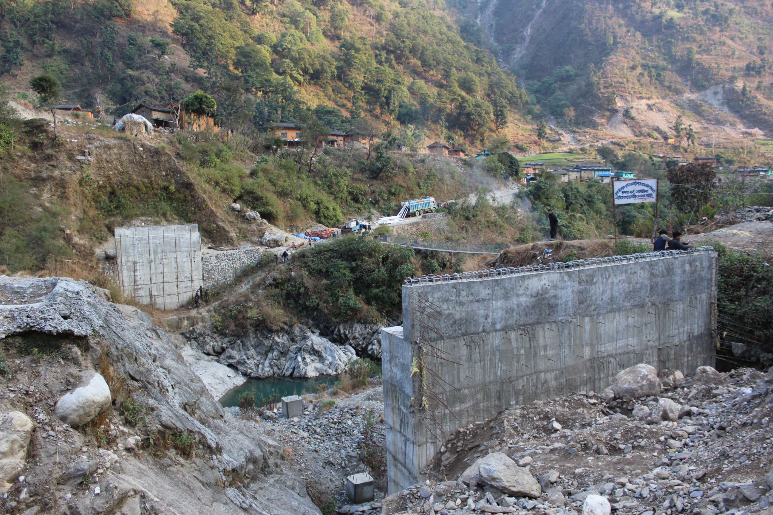 जहाँ लहरोमा राखेर यातायातका साधन तारिन्छन्