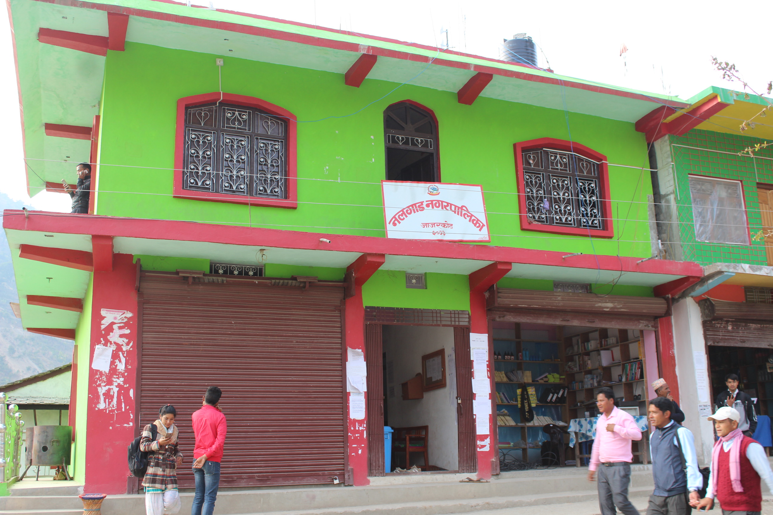 वैँक देखि कर्मचारी नहुँदा काम गर्न स्थानीय सरकारलाई हैरान