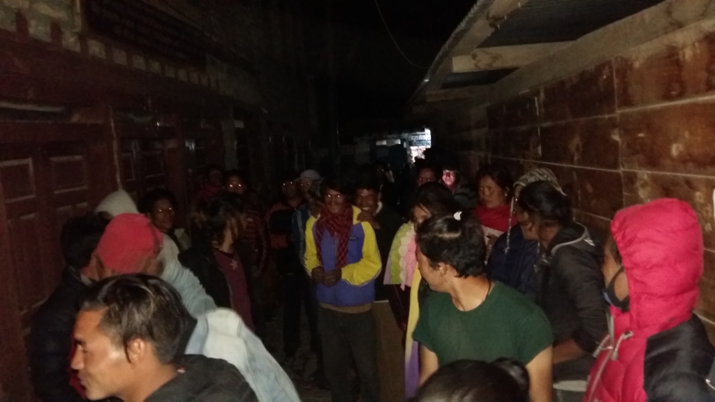 केन्द्र सारिएको बिरोधमा ठुलीभेरी नगरपालिकामा ताला बन्दी