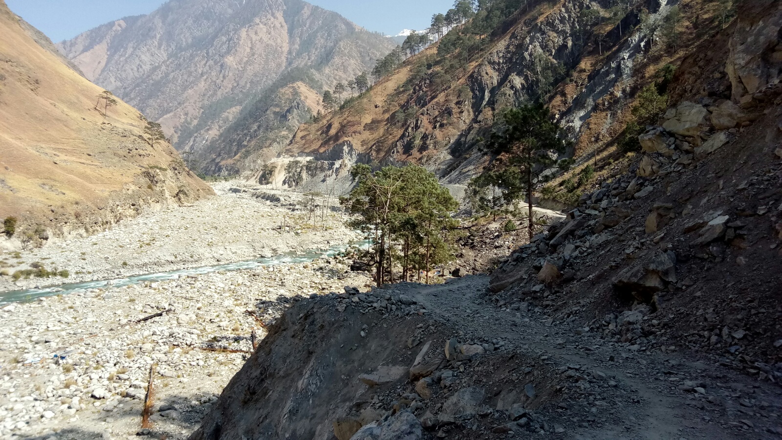 सडक सपना नजिक डोल्पाली – करोपगाडसम्म गुड्यो गाडी