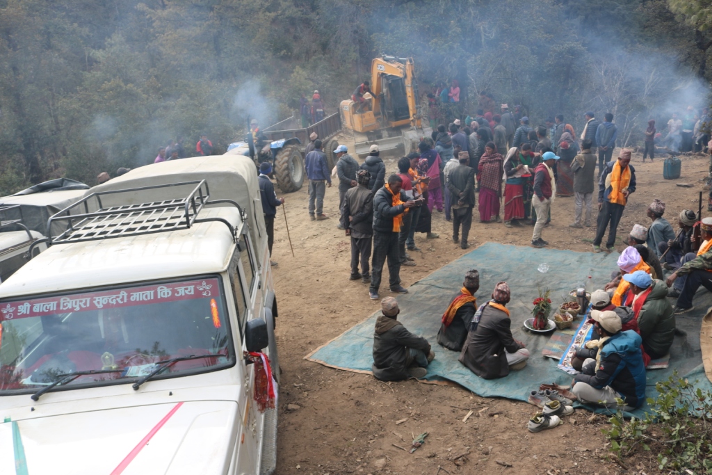 डोल्पाको ग्रामिणबस्तीमा मोटरबाटो पुग्यो,स्थानीयले झारे हर्षका आँशु