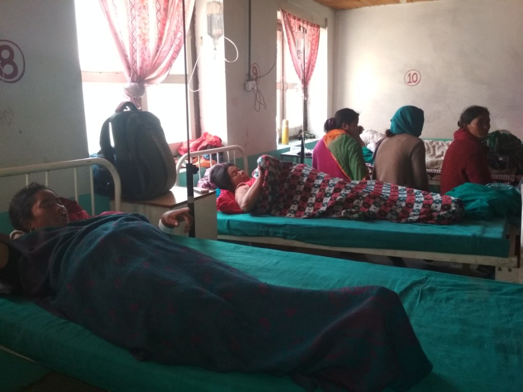 डोल्पामा पहिलो पटक पाठेघरको निशुल्क अप्रेसन शिविर,एघार महिलाको भयो अप्रेसन,दुईसय भन्दा धेरै महिलाले गरे चेकजाँच