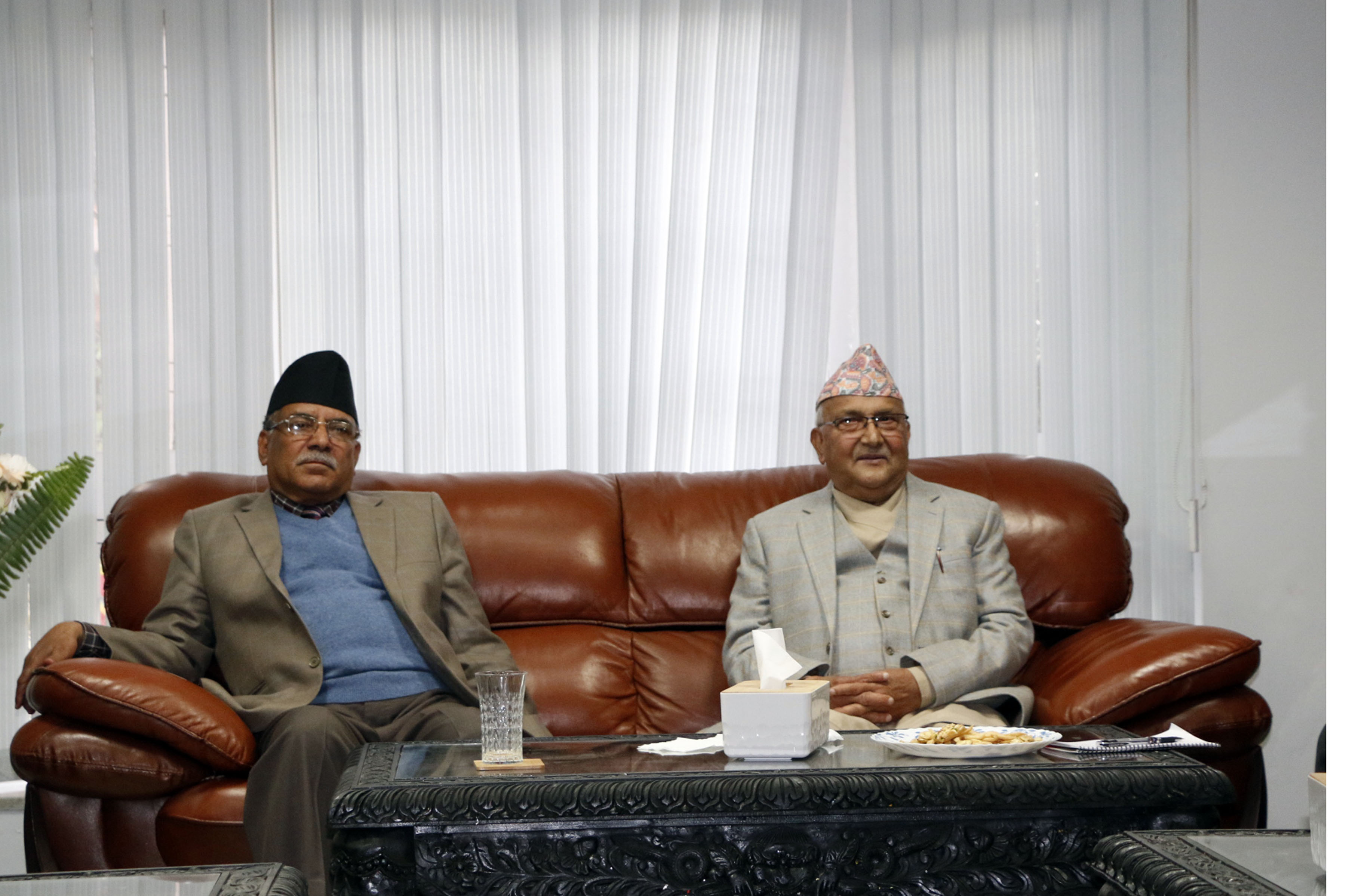 के हो माओवादीले भनेको ‘सम्मानजनक’ एकता ?