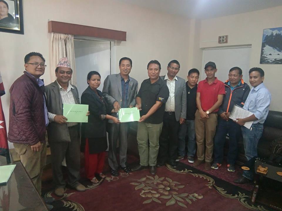 आठ वुद्धे विस्तृत डोल्पा विकासको  खाका सहित मन्त्री सहित पुर्व मन्त्रीलाई बुझायो ज्ञापन पत्र     योजनाको पुर्ण पाठ सहित