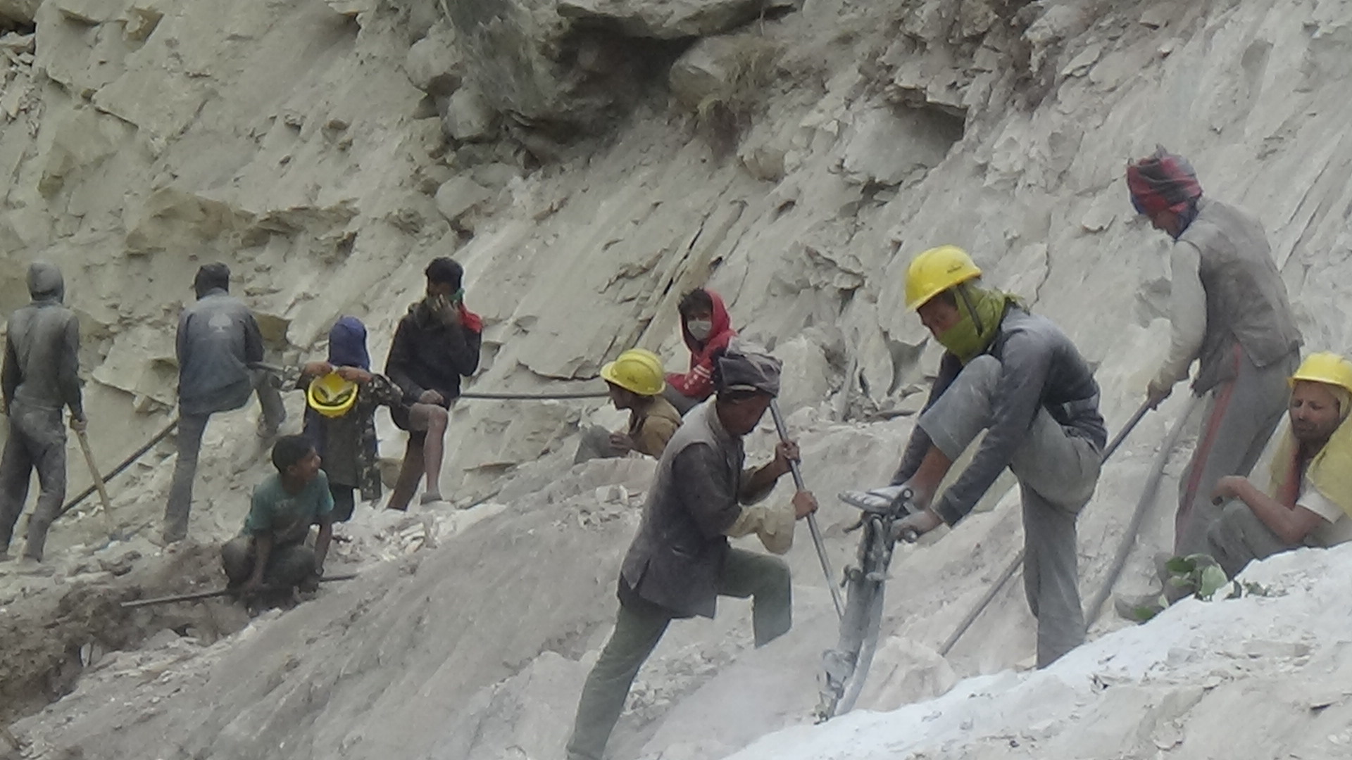 डोल्पाको चिप्लेभिरमा ब्लाष्टिङको ढुङ्गा लागेर दुईको मृत्यु,एक घाईते !