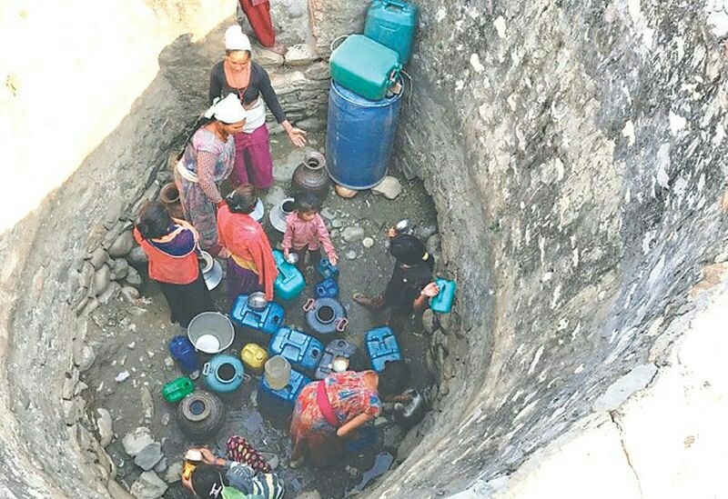 पानी भर्न रातदिनै कुवामा