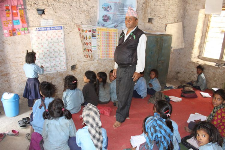 बाईकाँडाको दलित प्राविमा दलित विद्यार्थी मात्र