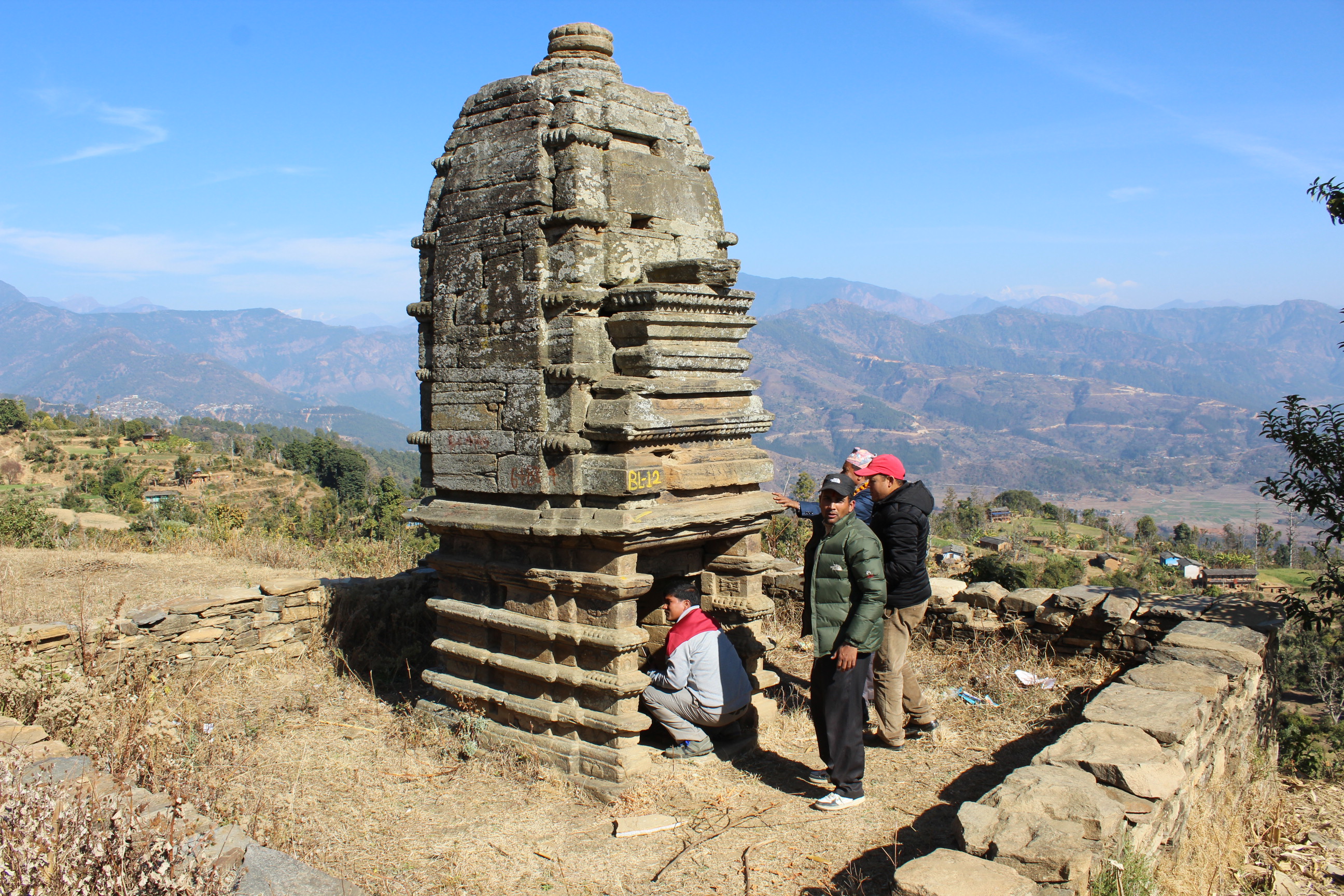संरक्षणको अभावमा जीर्ण स्मारक