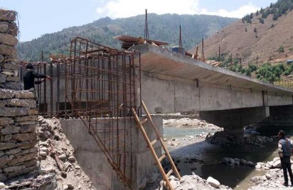 समयममा काम नसक्ने निर्माण व्यवसायी बम पक्राउ