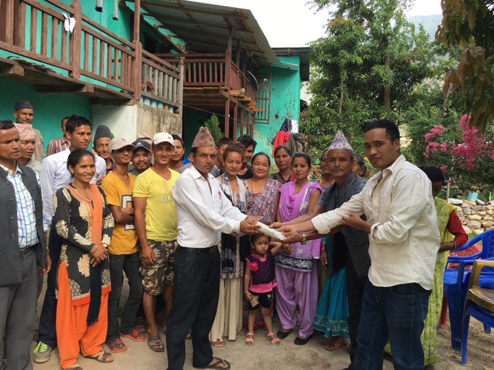 जसले खाजा खर्च कटाएर पुस्तकालय स्थापनका लागि रकम जुटाए