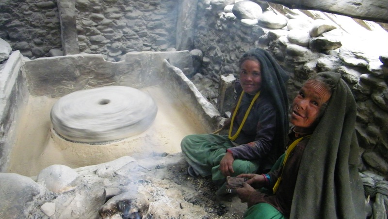 जहाँ पिठो पिस्न झगडा देखि तीन सम्म लाग्ने गर्दछ ?