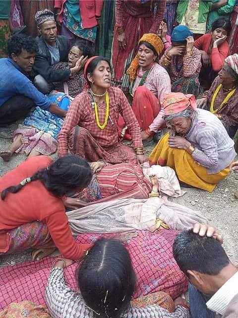 पहिरोमा पुरिएर चारको मृत्यू