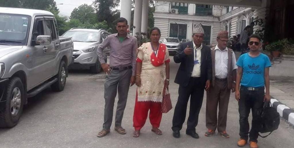 गाँउपालिकाको काम छोडेर मोजमस्ती जीवन विताउदै गाँउपालिका अध्यक्ष