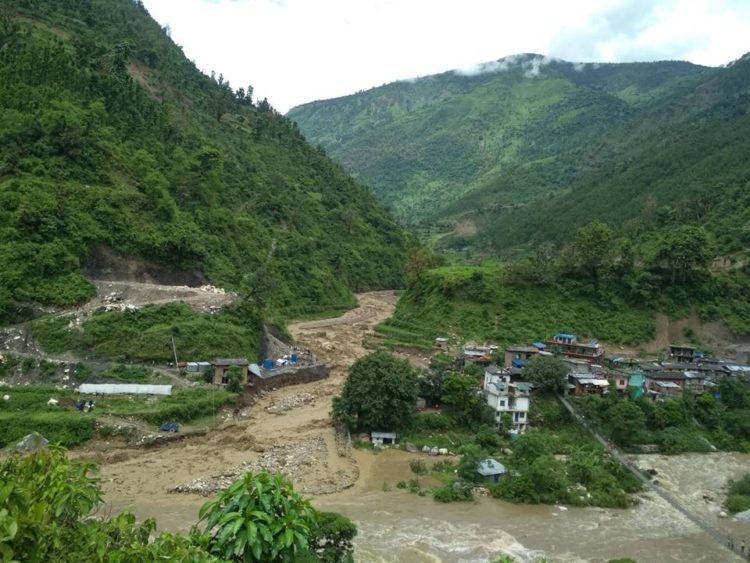 बाढीले विद्यार्थी र अभिभावक दैनिक काम गर्न मुस्किल