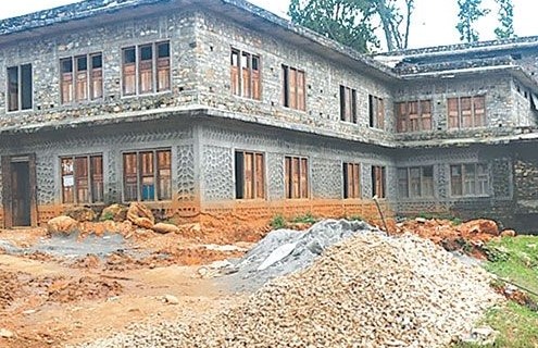 दुई वर्ष मै निर्माण हुनुपर्ने भवन ४ वर्षमा पनि अधुरै