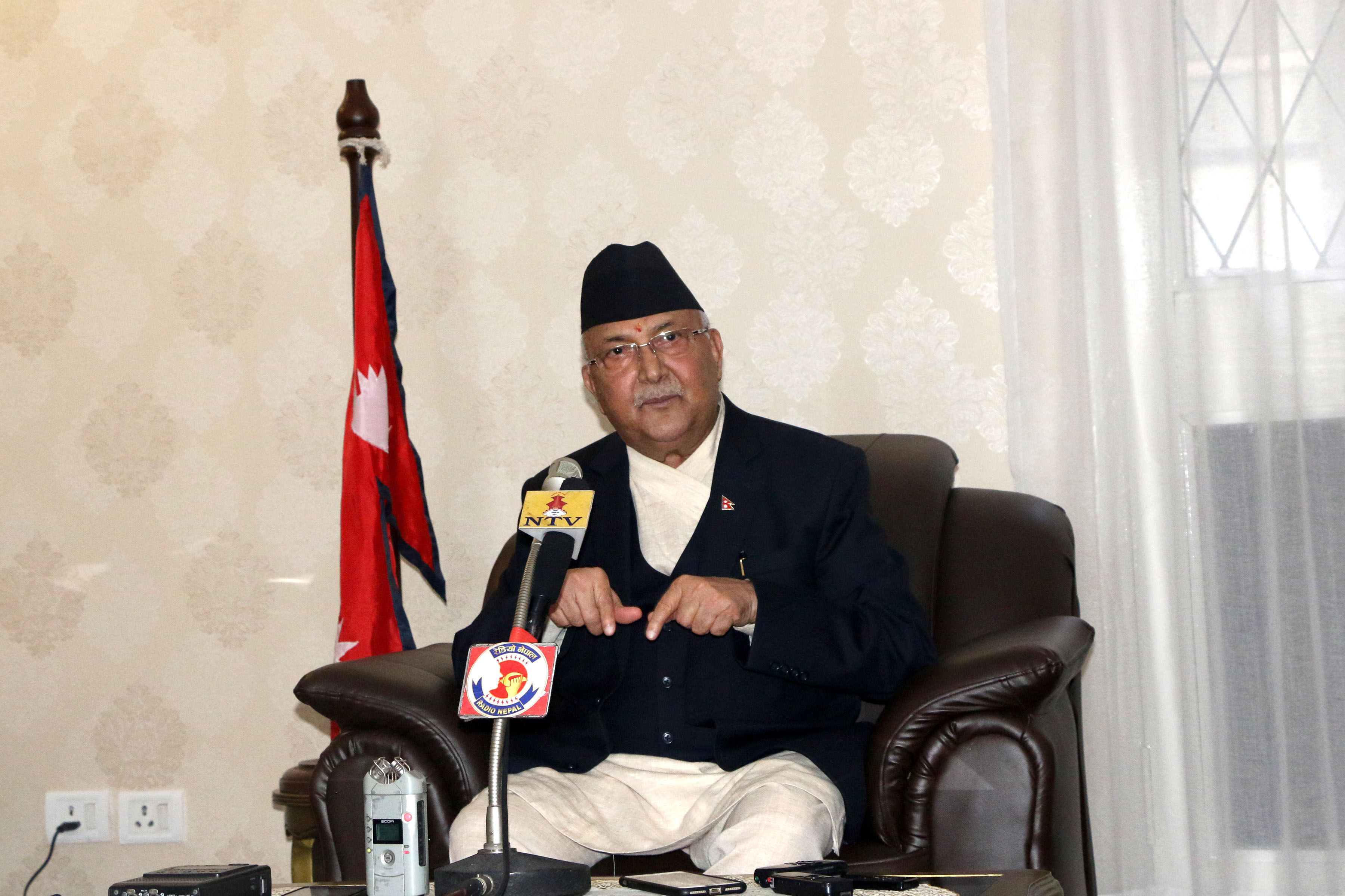 प्रधानमन्त्रीलाई कसले दियो देश टुक्र्याउने षड्यन्त्र भइहरेको खतरनाक सूचना अन्तर्वार्तासहित