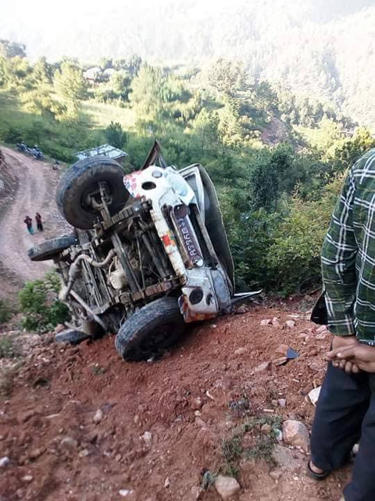 जिप दुर्घटना हुकुमीको मृत्यु २ जना घाइते