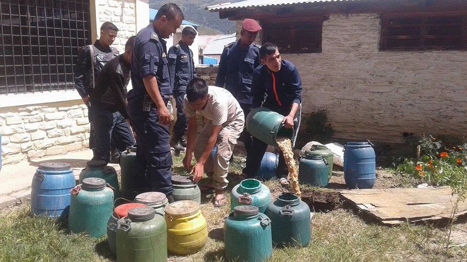 प्रहरी द्धारा ठुलो परिणमको मदिरा जफत् ।