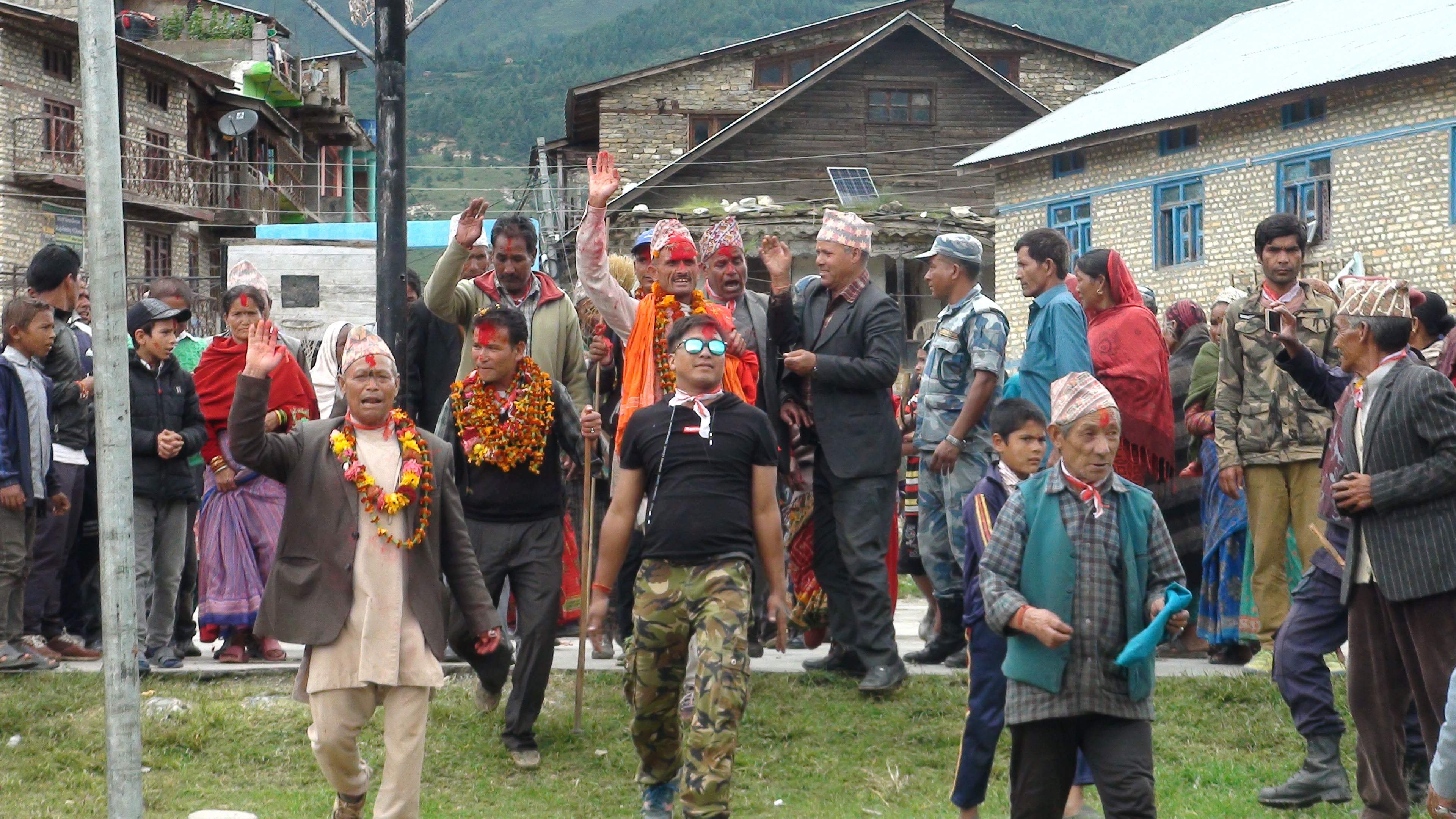गत्त साउन ३१ गते बडीमालिका गएको सरकारी टोली १७ दिनको पैदलयात्रा पछि आज जुम्ला पुग्यो